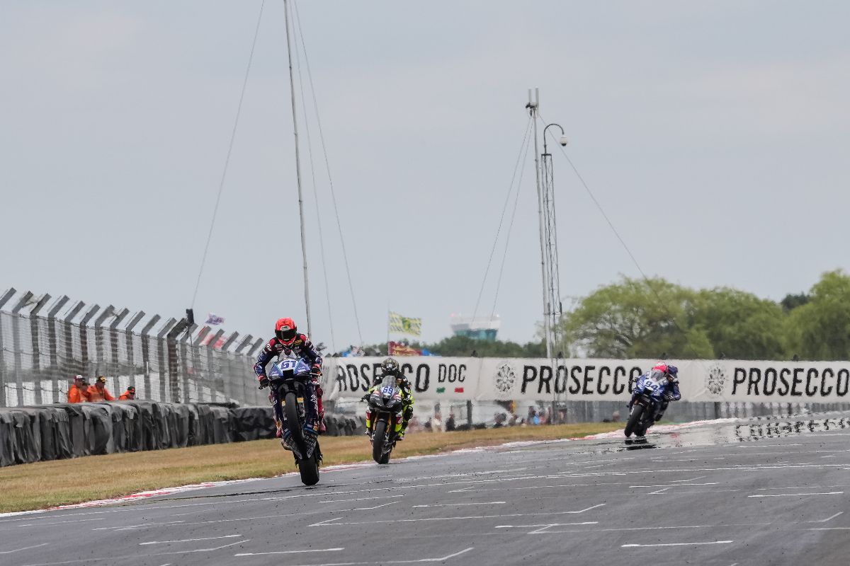 WorldSSP: Oncu wins as Manzi limits the damage