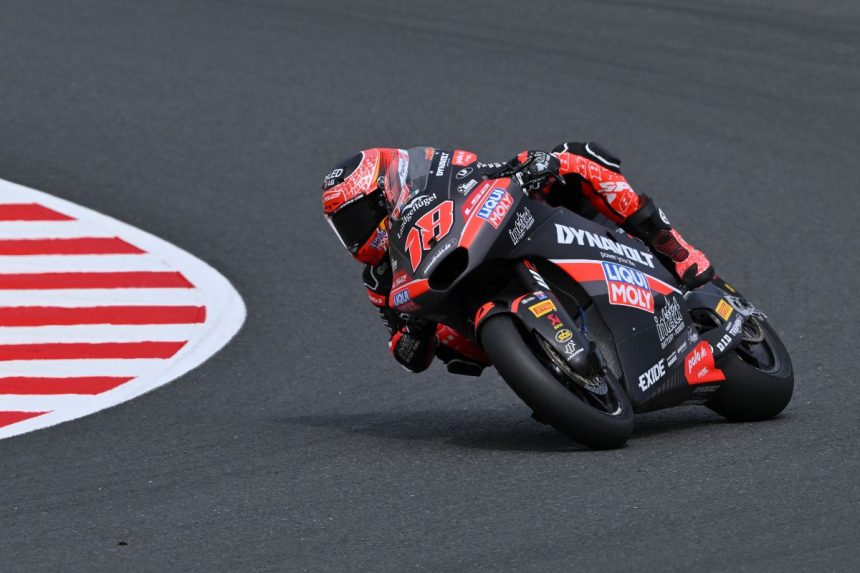 Moto2: Gonzalez grabs pole as Canet faces fight back in Japan