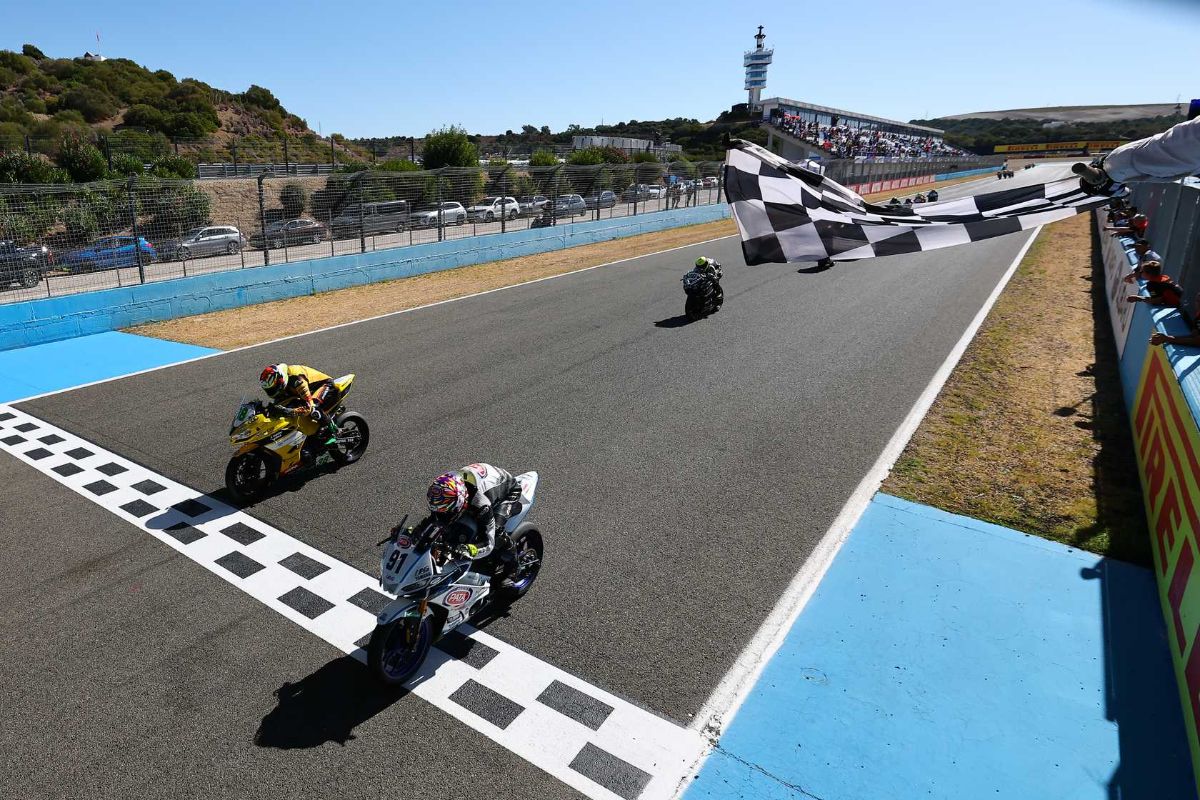 WorldSSP300: Just two points separate title rivals into final race