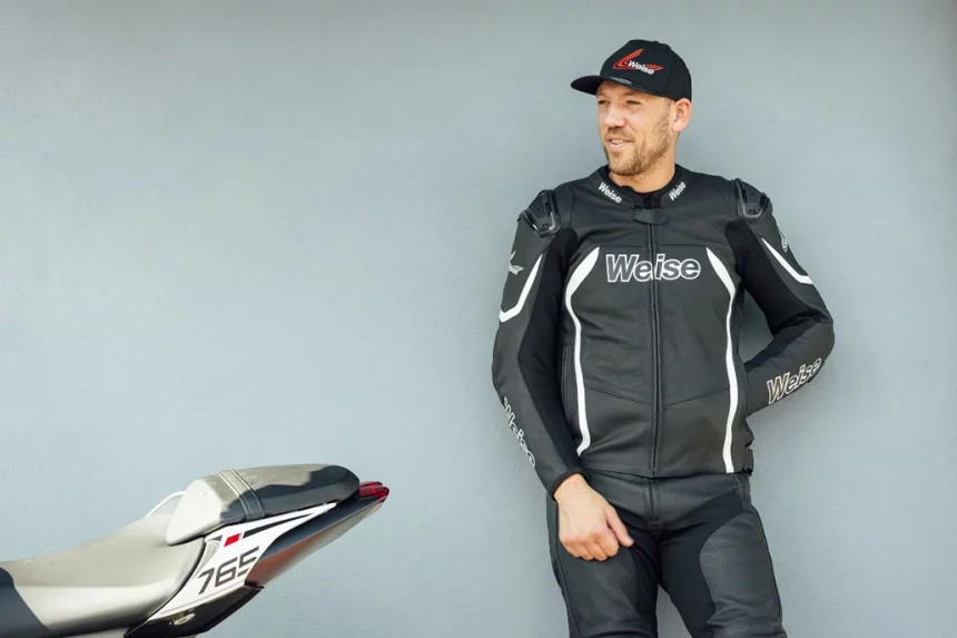 Sporty Leather Jacket And Jeans From Weise