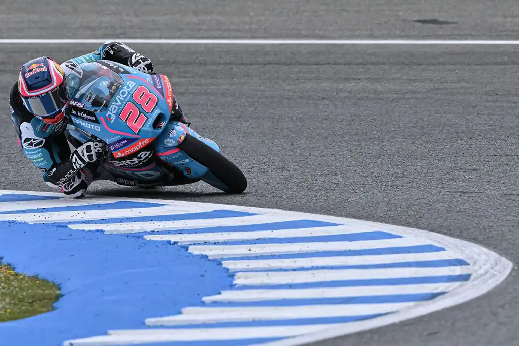 Moto3: Quiles Blasts Out The Blocks On Home Turf
