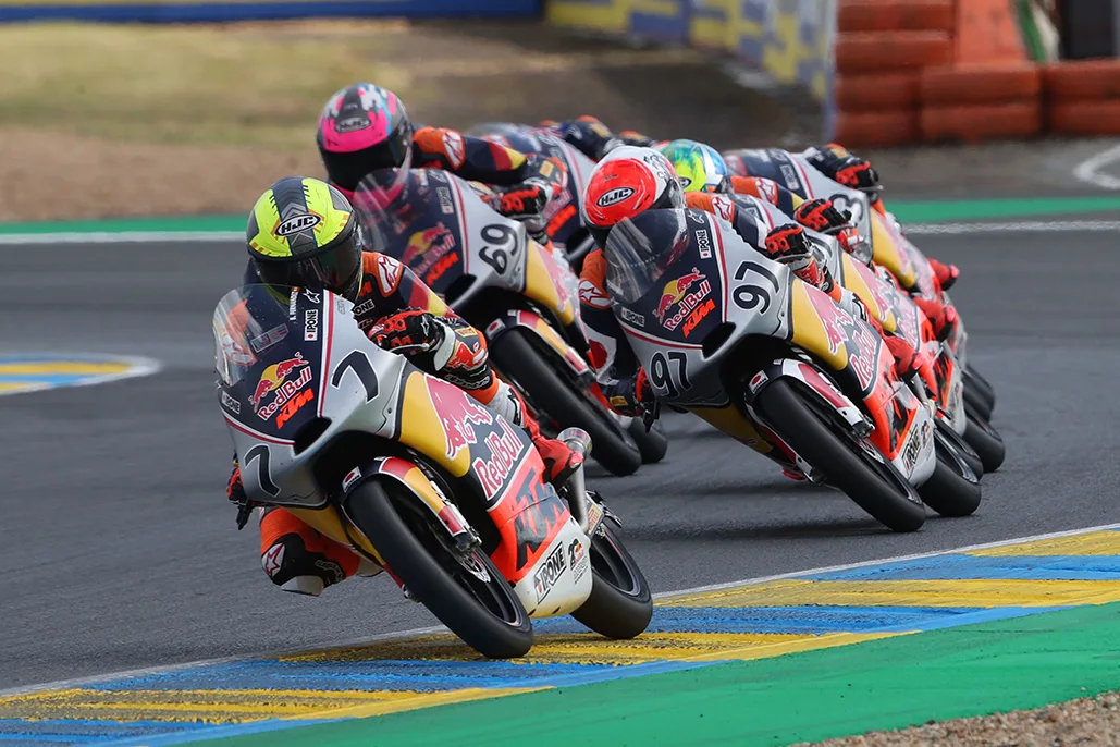 Fernandez Escapes Last Corner Drama For Red Bull Rookies Cup Le Mans Win