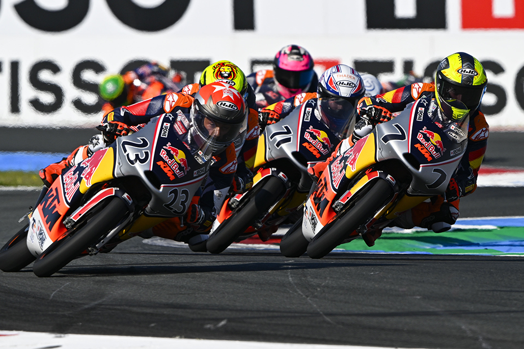 Assen Race 2 Final Corner - Fernandez Snatches Red Bull Rookies Cup Victory