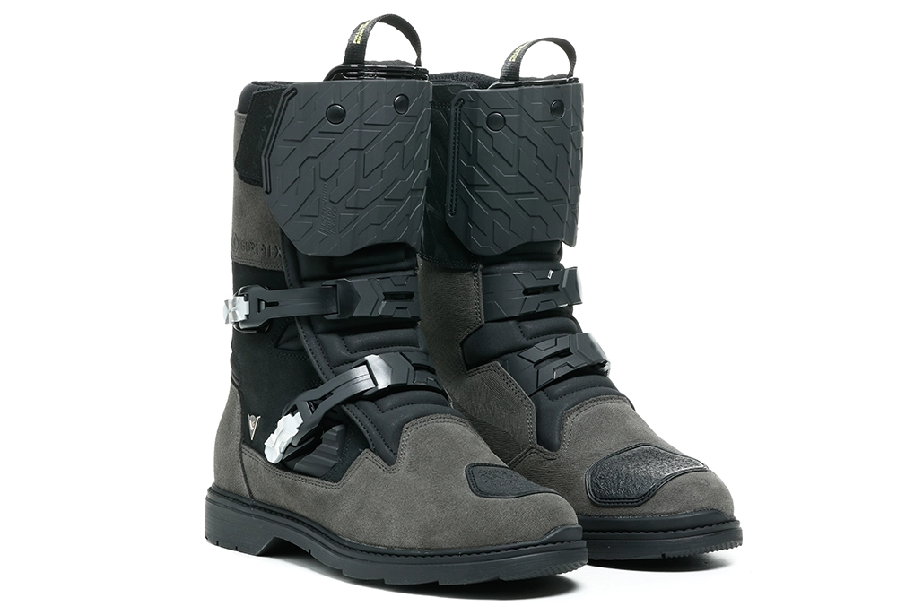 Dainese Overyond Xt Gtx: The All-Terrain Commuter Boot