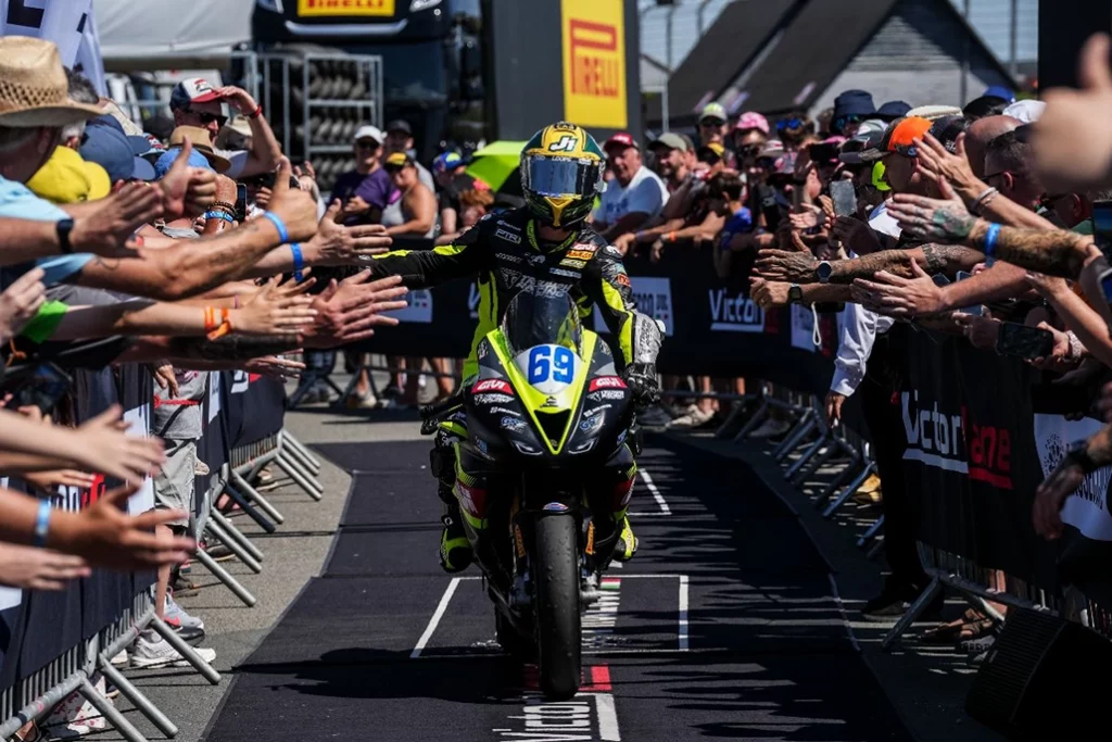 Worldssp: Booth-Amos Delivers On Home Soil